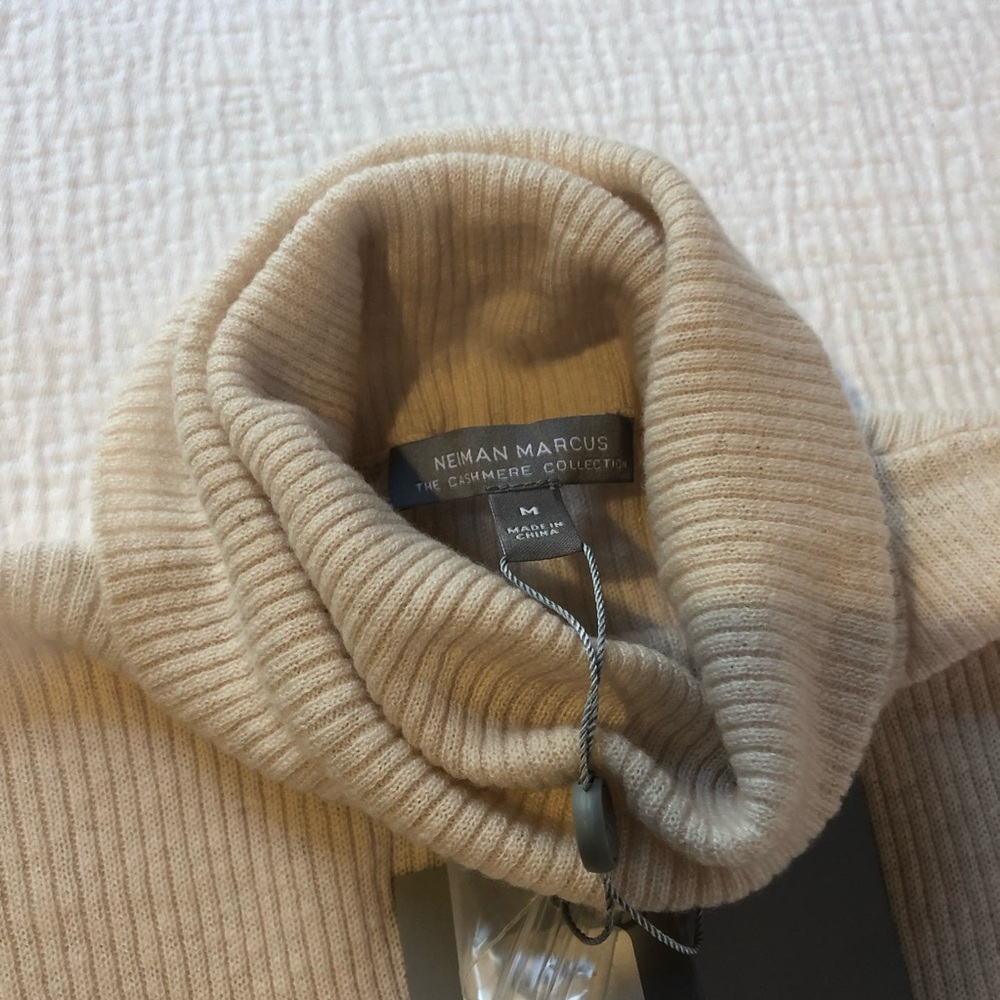 NWT 100% Cashmere Neiman Marcus Turtleneck